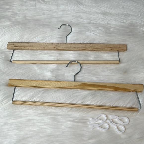 (2) Wooden Hangers with clips for Trousers, Pants, Blankets, Throws, Curtains - Picture 1 of 2